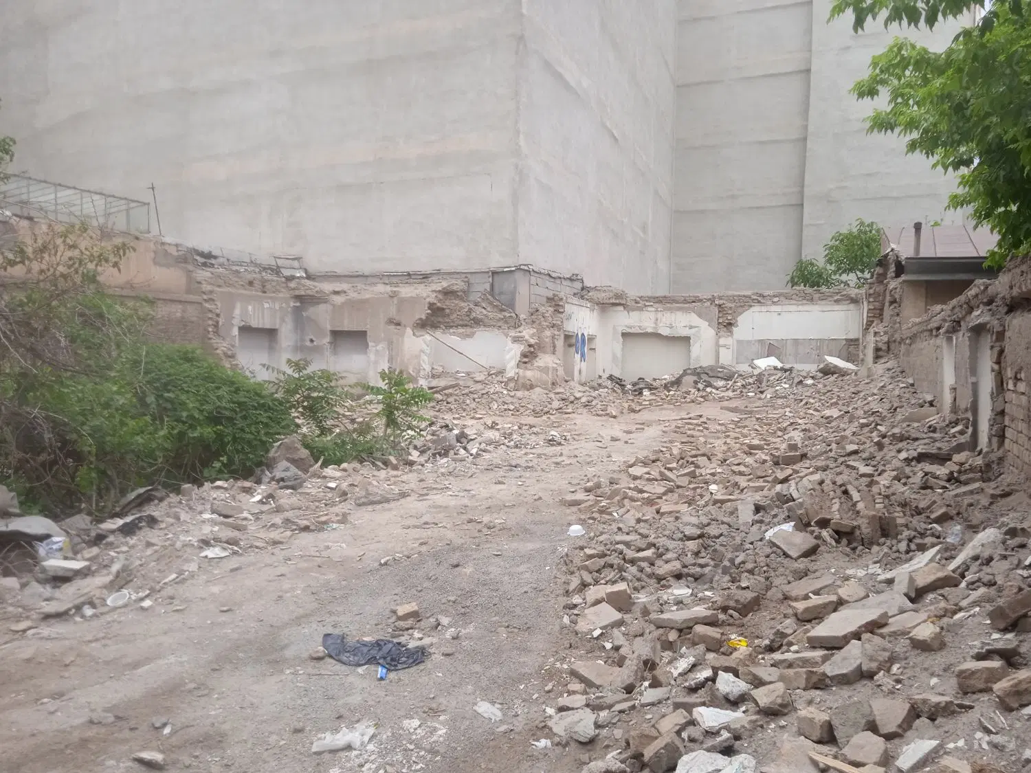 ملک 317متر در خ دلجویی  وسط شهر  نقشه پروانه