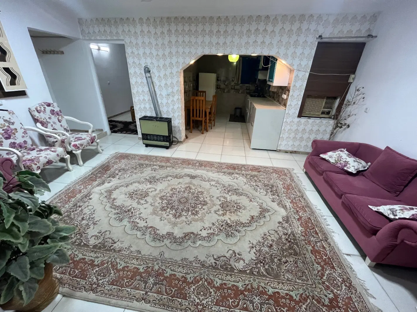 ویلا دوخواب سنگی ساحلی داخل شهر دوقدمی دریا
