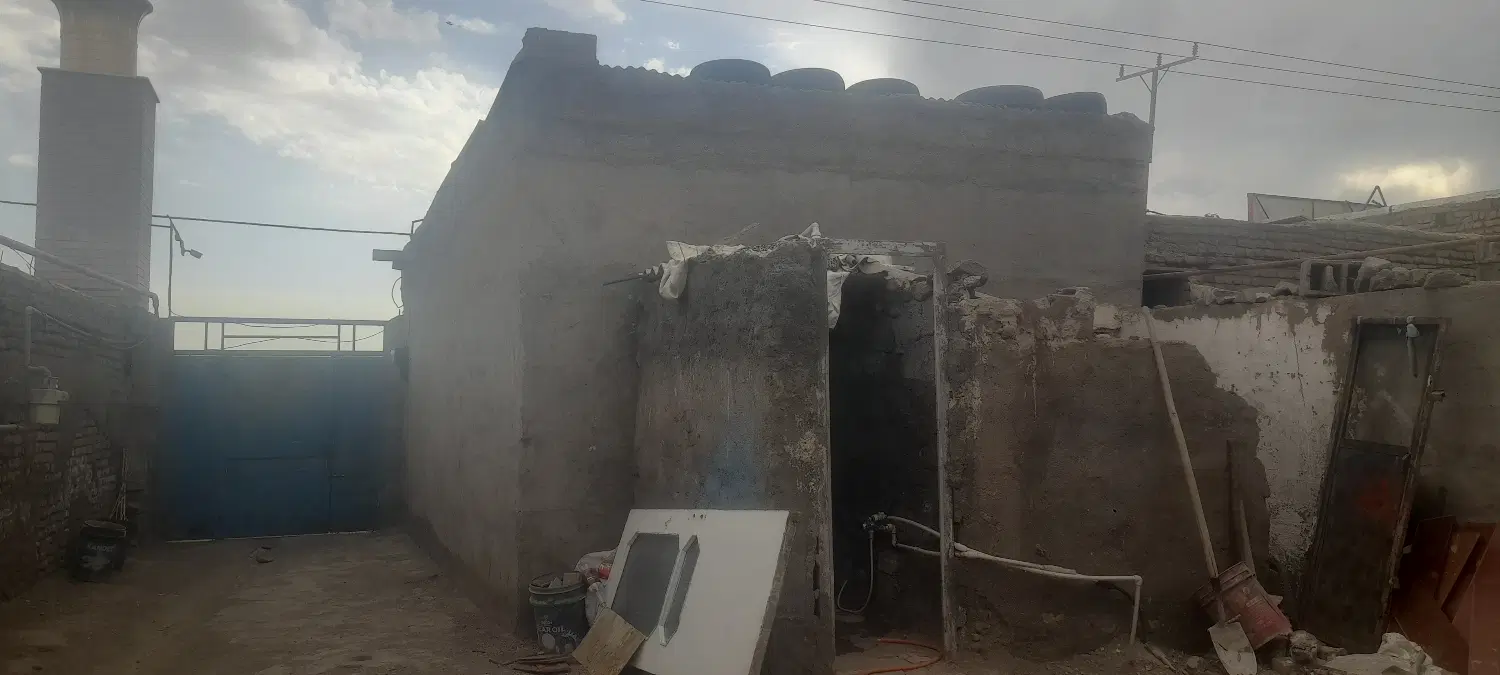 خانه درحاشیه  جاده  سرخس روستایی  تنگل شور