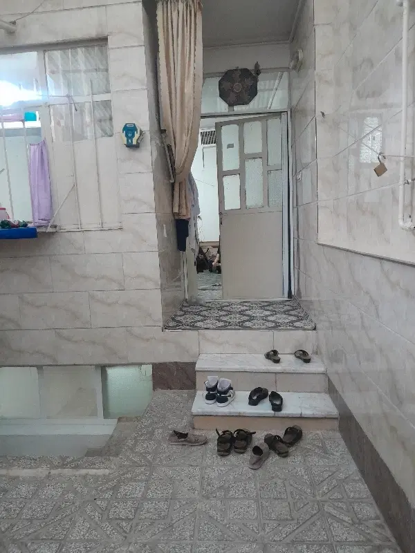 یک خانه واقع در شهر صنعتی