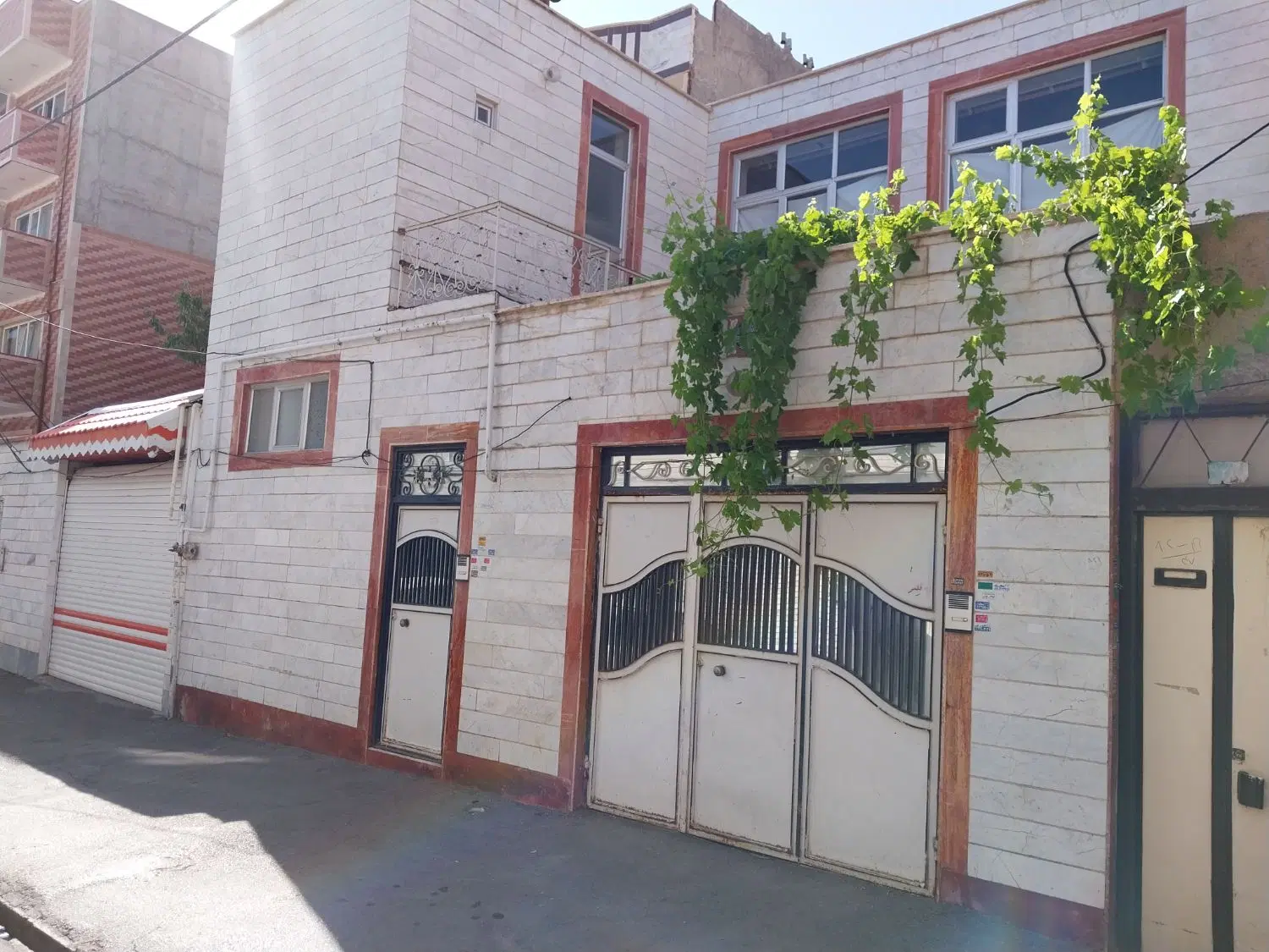 فروش خانه‌ ۲ طبقه ، سند ششدانگ ، در سه راه بهشتی