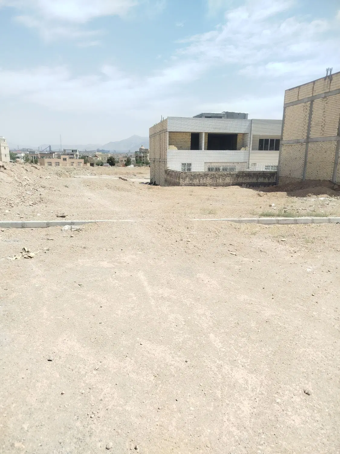 زمین مسکونی سده لنجان