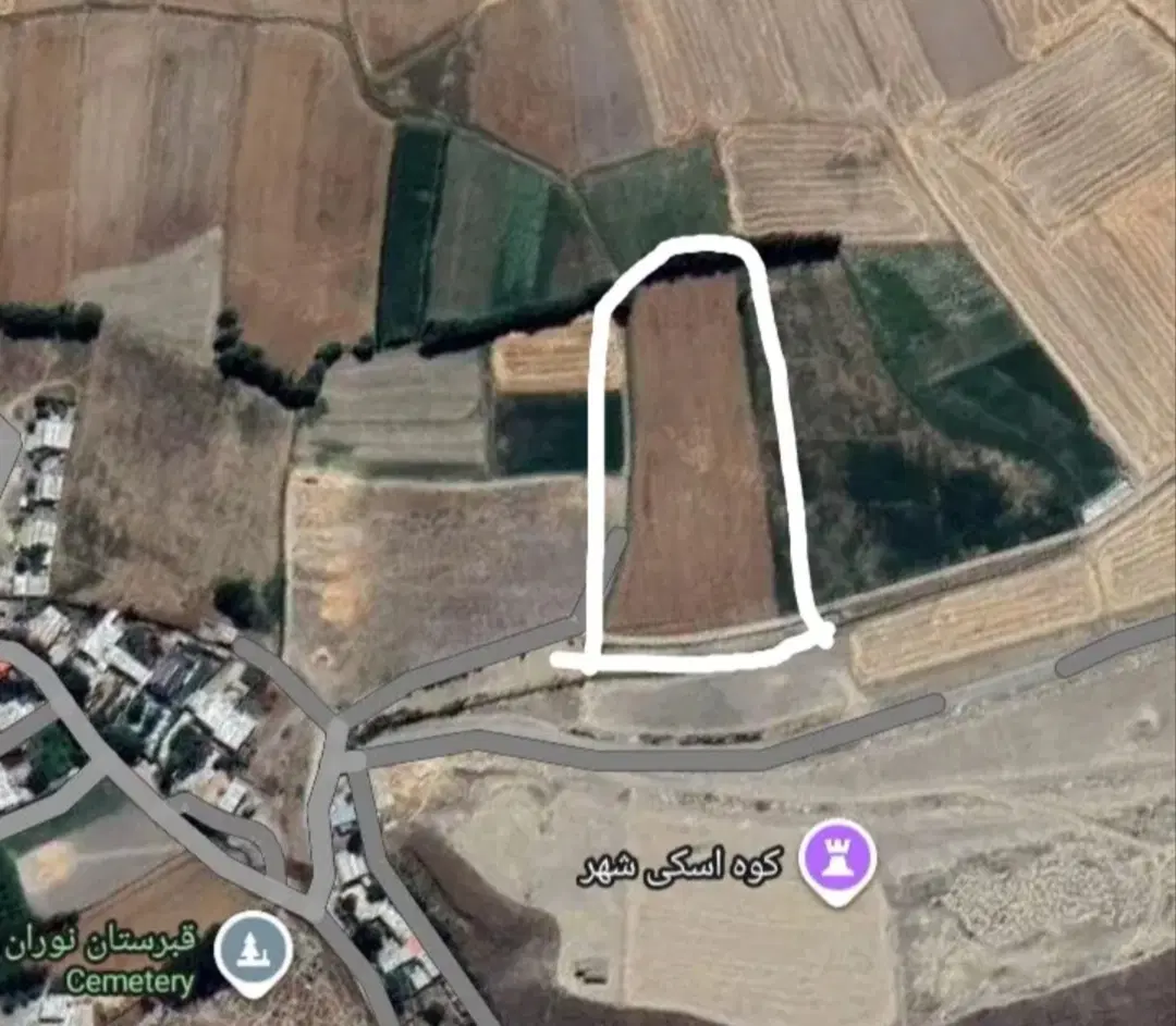 زمین‌ زراعی‌ در‌ روستای‌ نوران‌