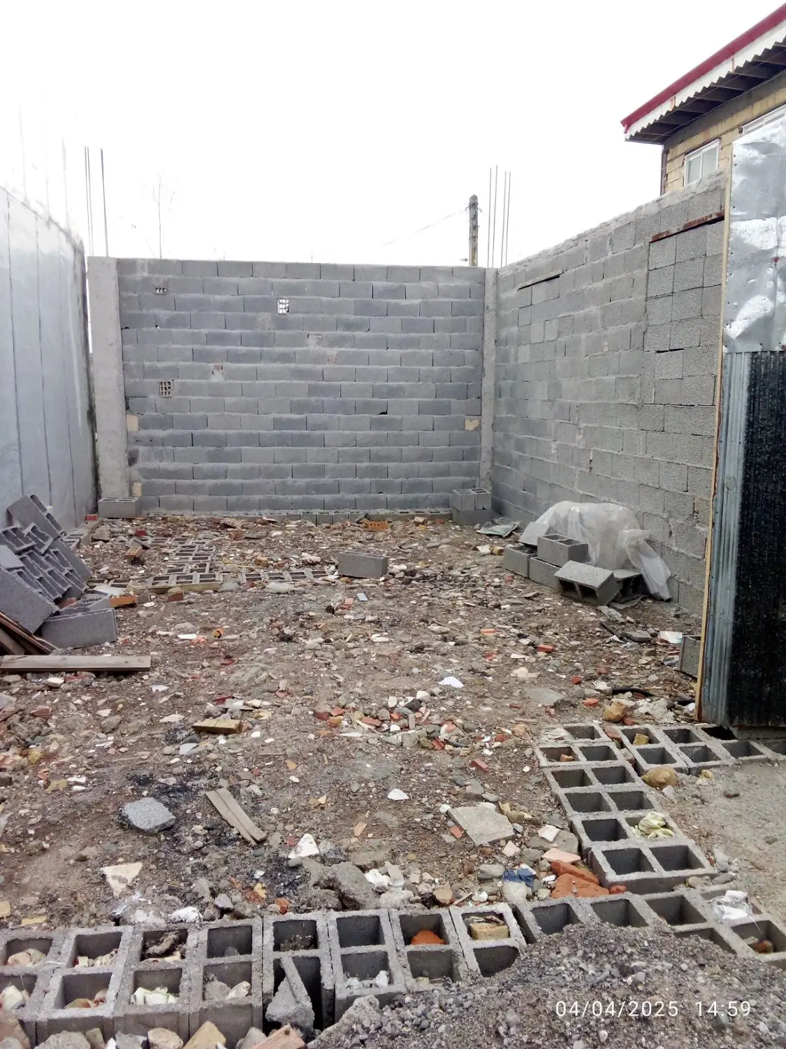 نیمه کاره 65 متر