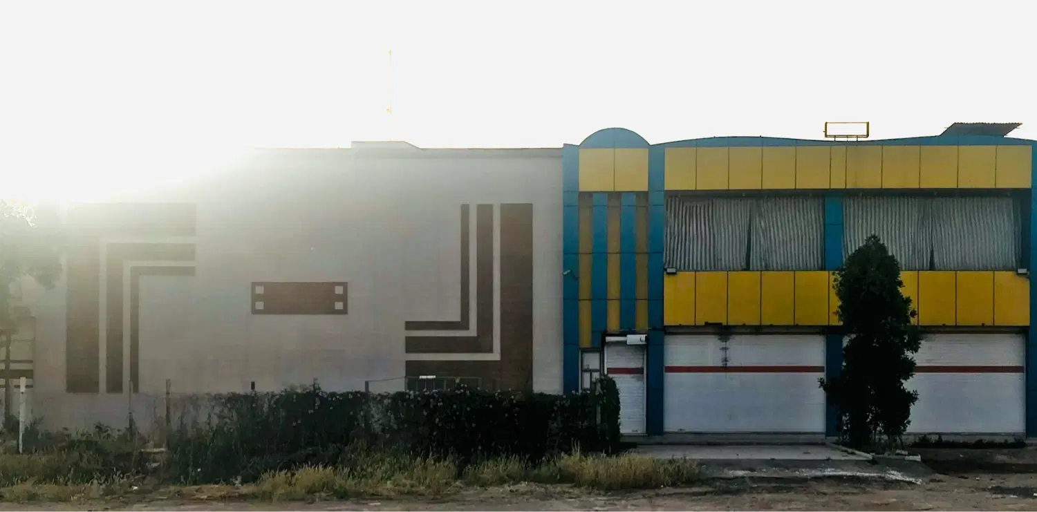 مغازه سر اصلی دو‌نبش