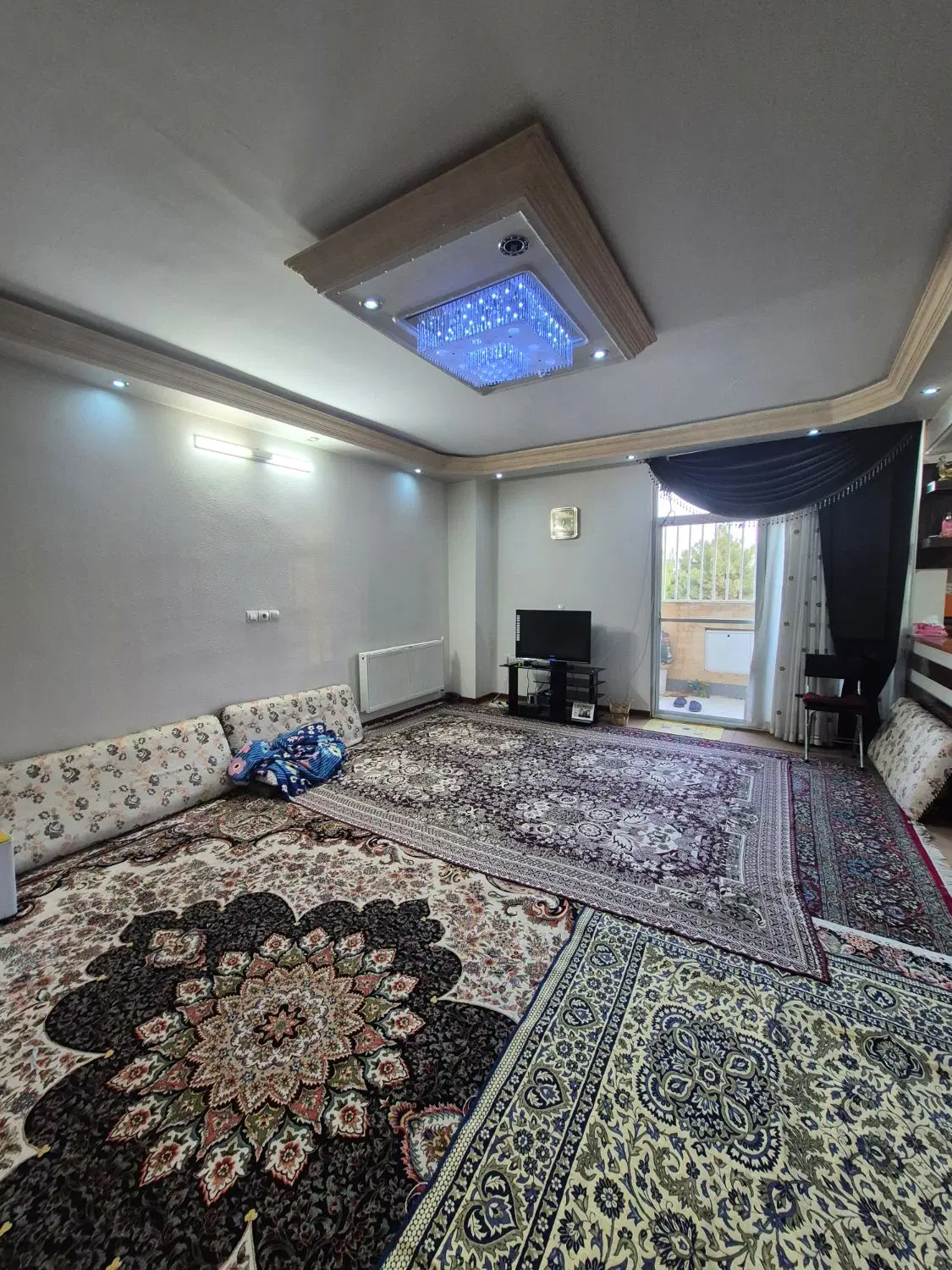 آپارتمان ۹۰ متر روبه افتاب