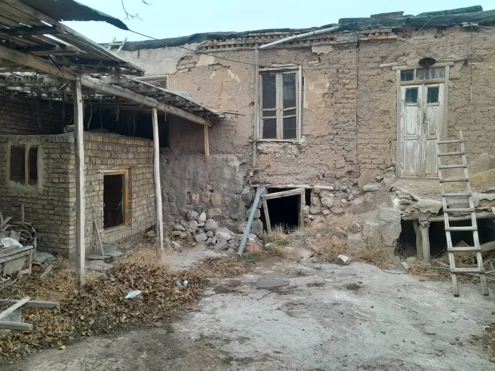 یک خانه کلنگی در روستا جواش در مرند