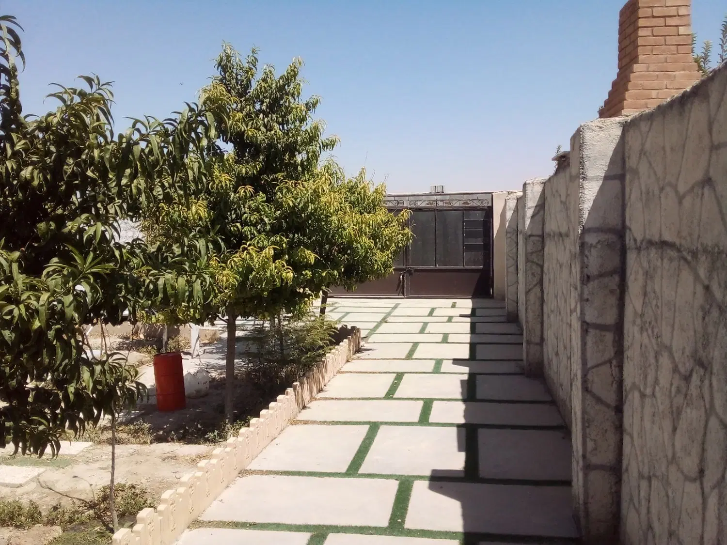 باغچه ویلا ۳۰۰ متری
