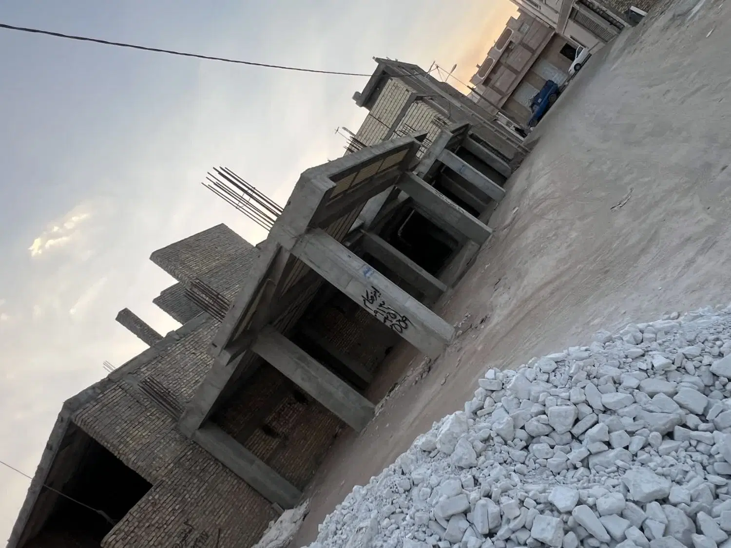 خونه نیمه ساز
