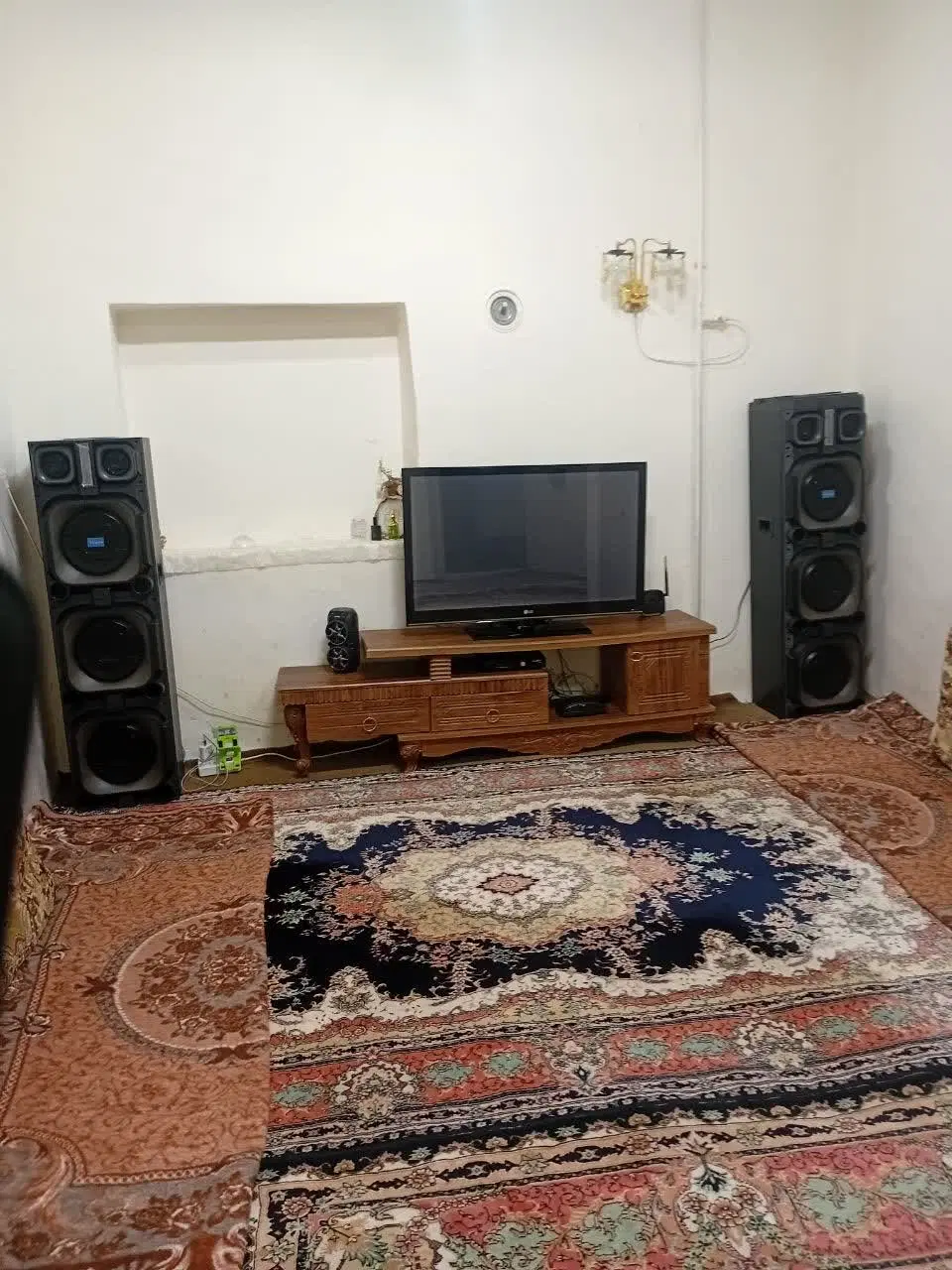 حیاط ویلایی ماشین رو قابل ساخت و ساز ۶دانگ