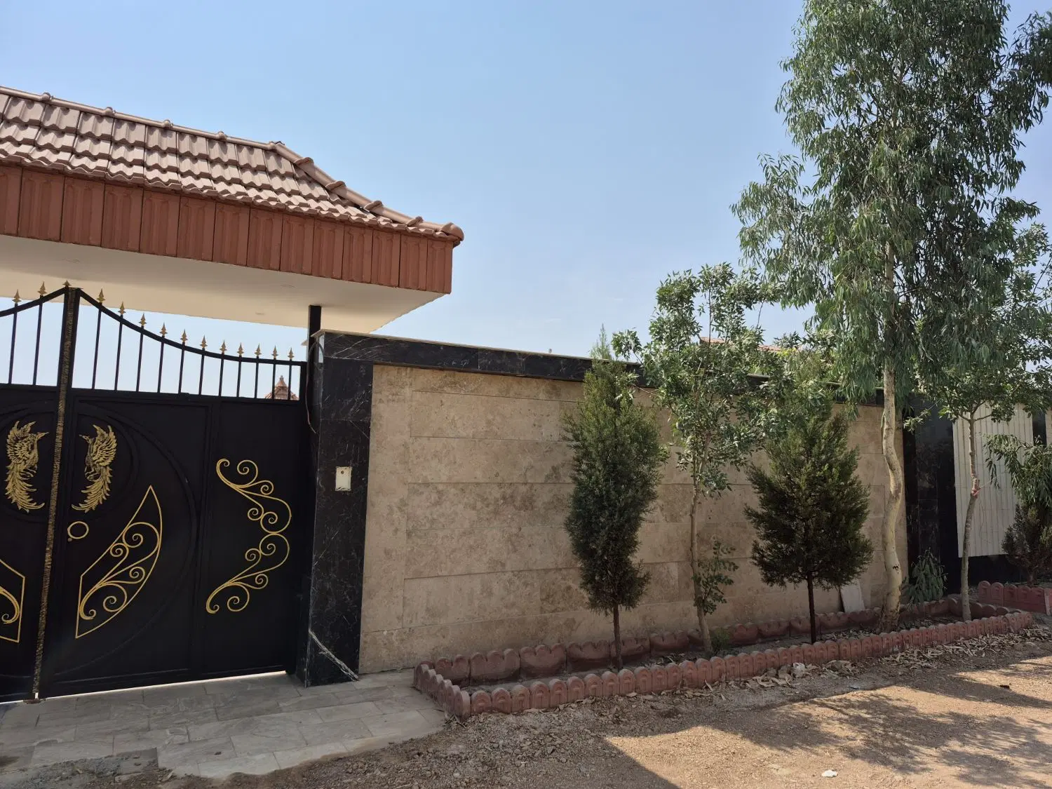 باغ ۴ دیواری با قیمت مناسب زیر قیمت بازار