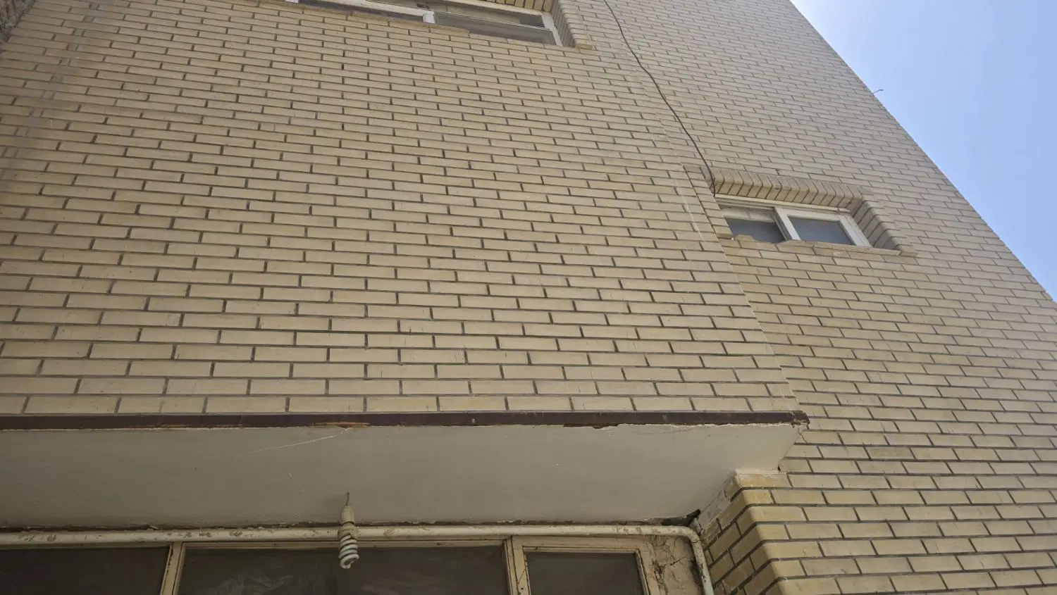 یک باب منزل مسکونی  شهر کلیشاد فلکه ورودی