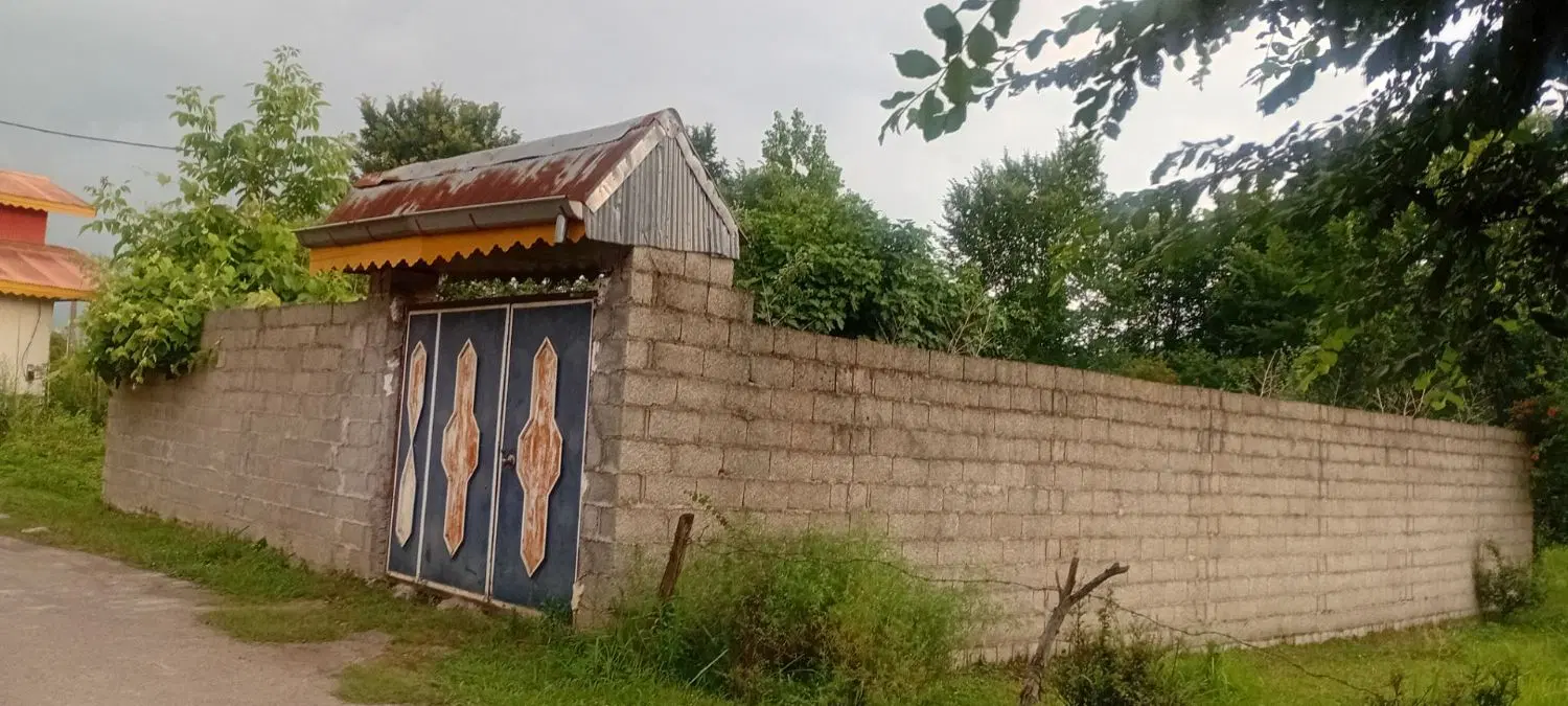زمین ۲۰۰ متری دیوار شده در فومن