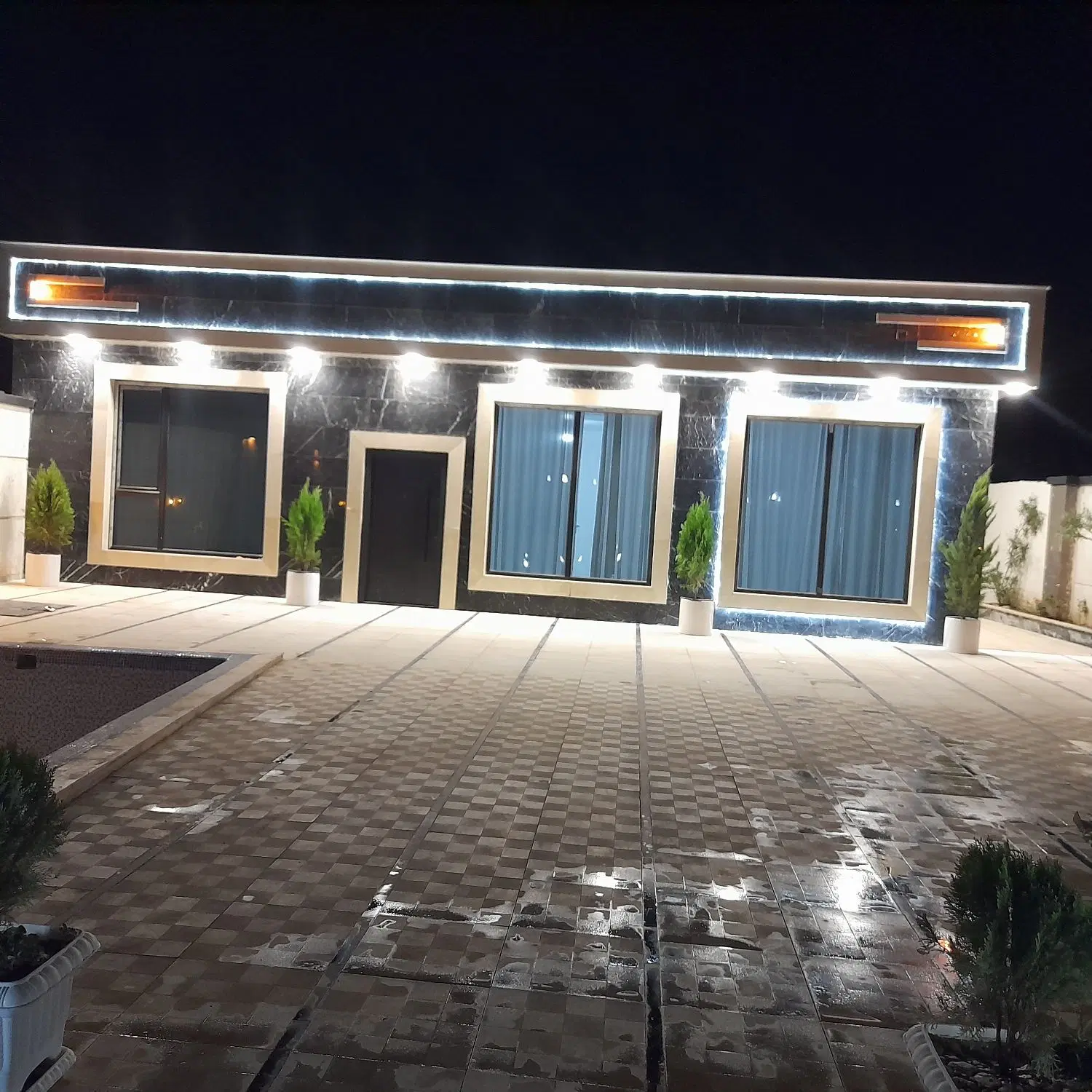 باغچه ۷۵۰متری میدان کاج
