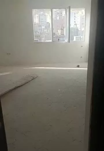آپارتمان 104متری خشک،پارکینگ انباری