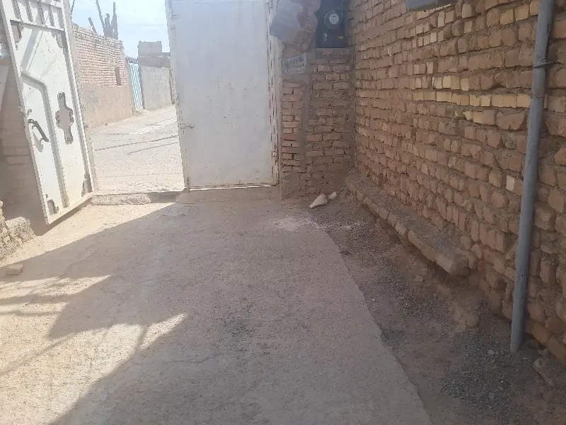 زمین دور دیوار در ابراهیمی