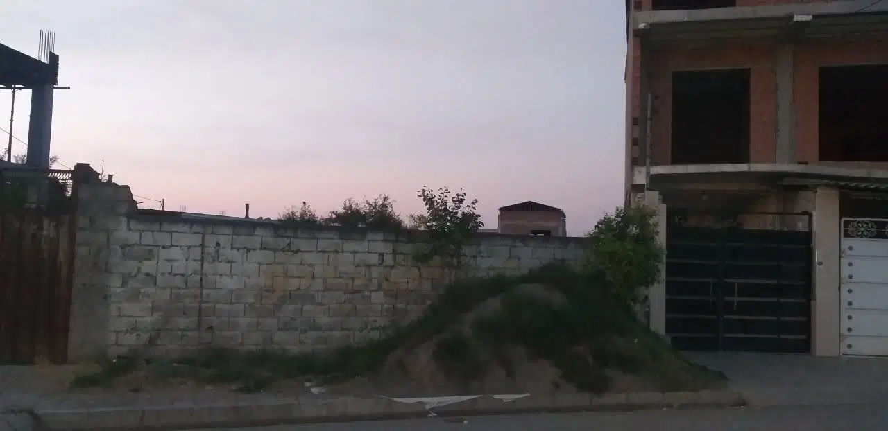 ۱۲۵ متر زمین مسکونی و تجاری بر خیابان اصلی