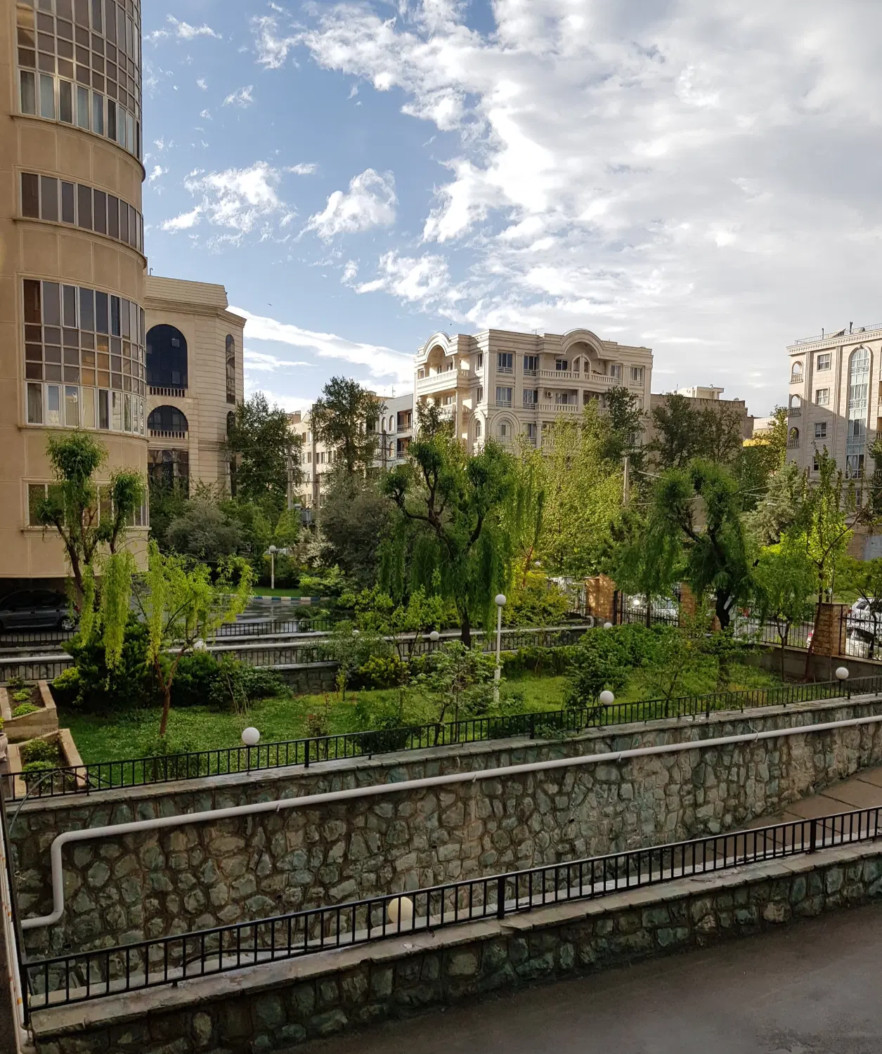 ۱۱۱ متر، برج باغ جهانشهر، ویو کوه و باغ کسری