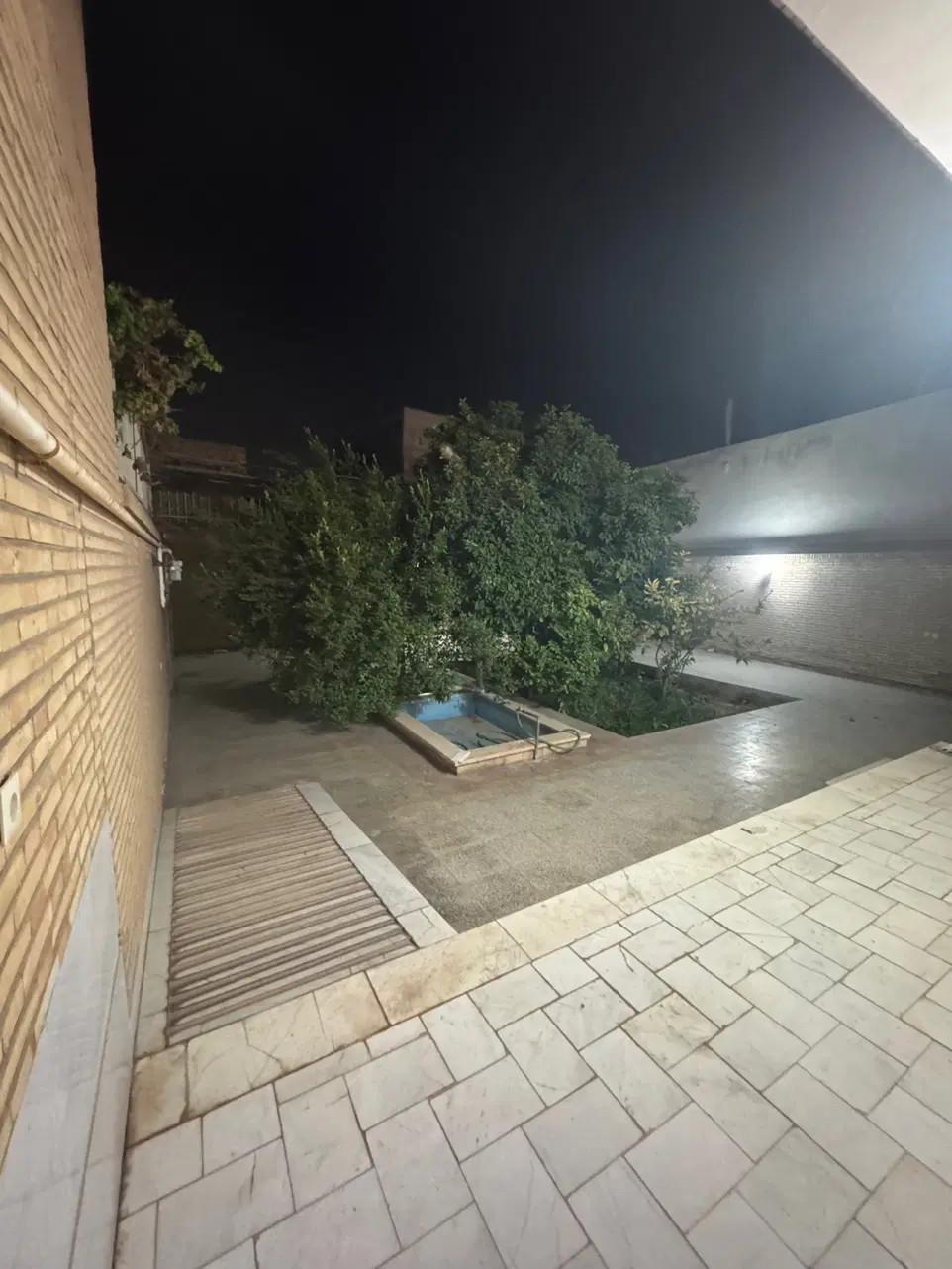 خانه فروشی ۳۷۵ متری (دو کله)میدان معلم