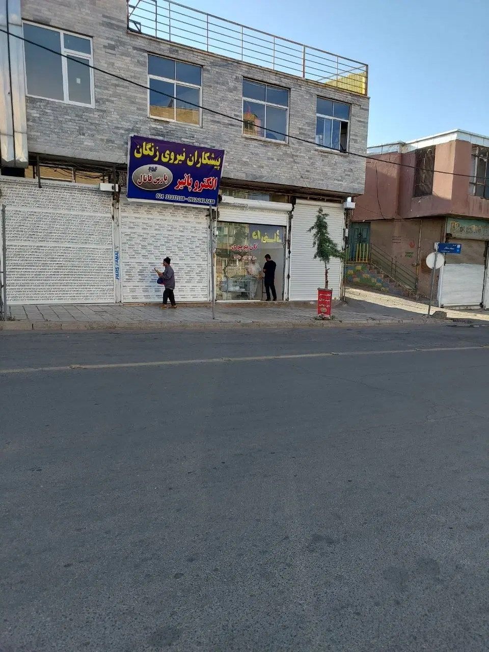 مغازه ۱۶ متری+۸ متربالکن نزدیک بازار و خیام زنجان
