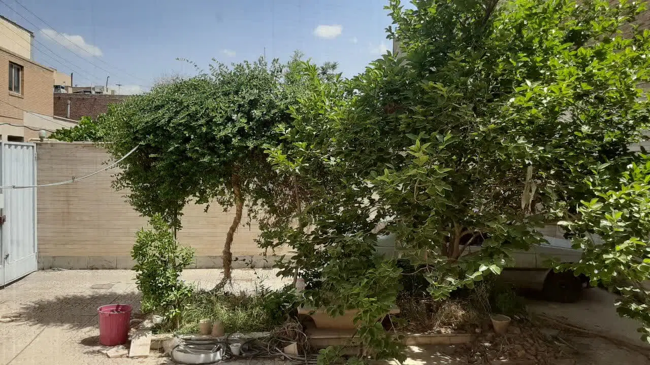 خانه ویلایی در خیابان مولوی