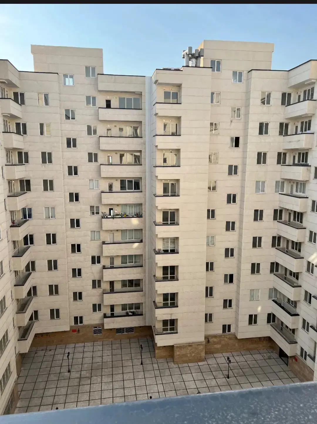پروژه حکیم شهرداری،۱۰۳ متر قویترین بلوک بر لاله