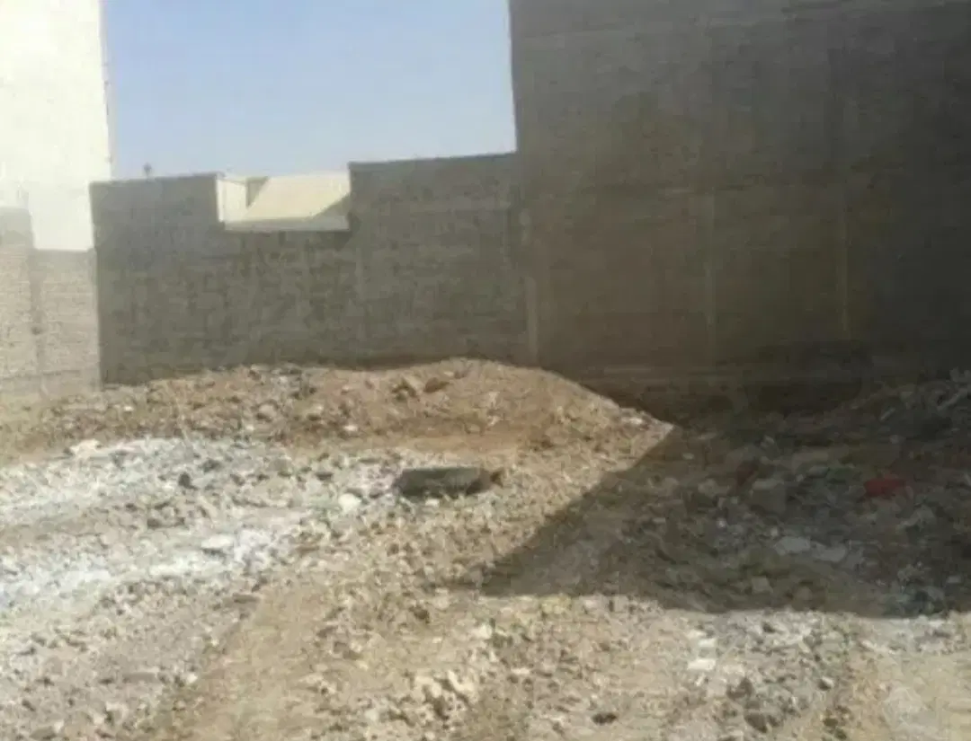 یک قطعه زمین کلنگی