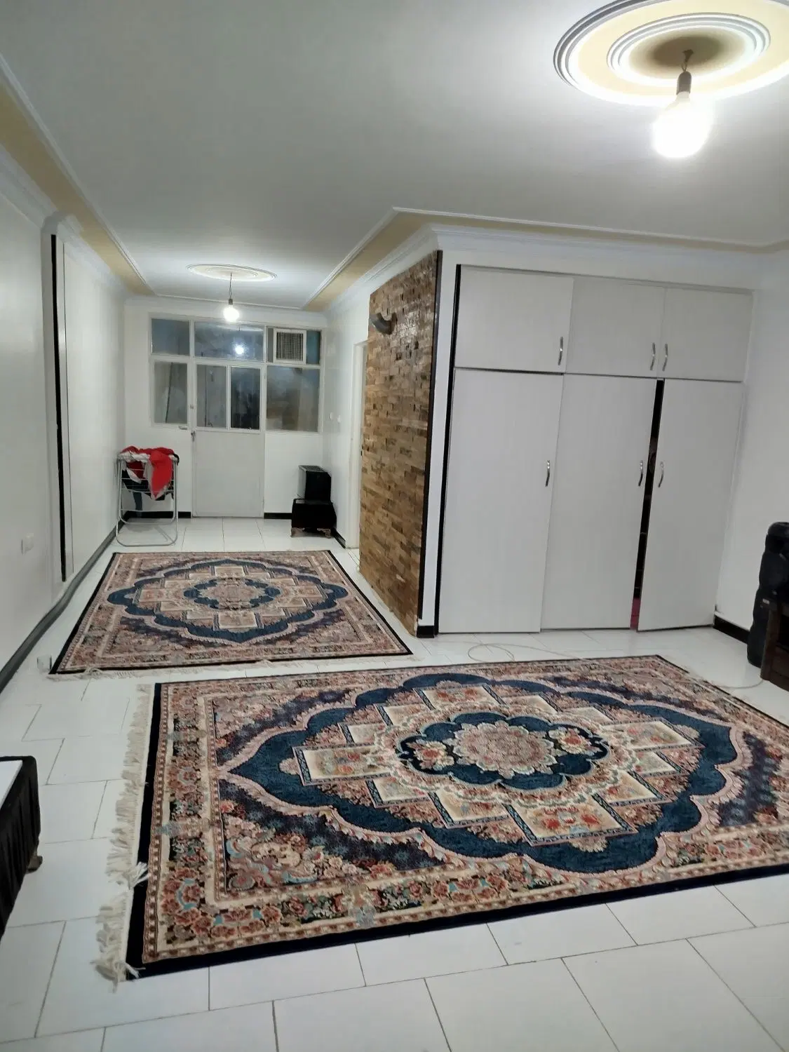 واحد 90متری طبقه همکف خیابان سپاه