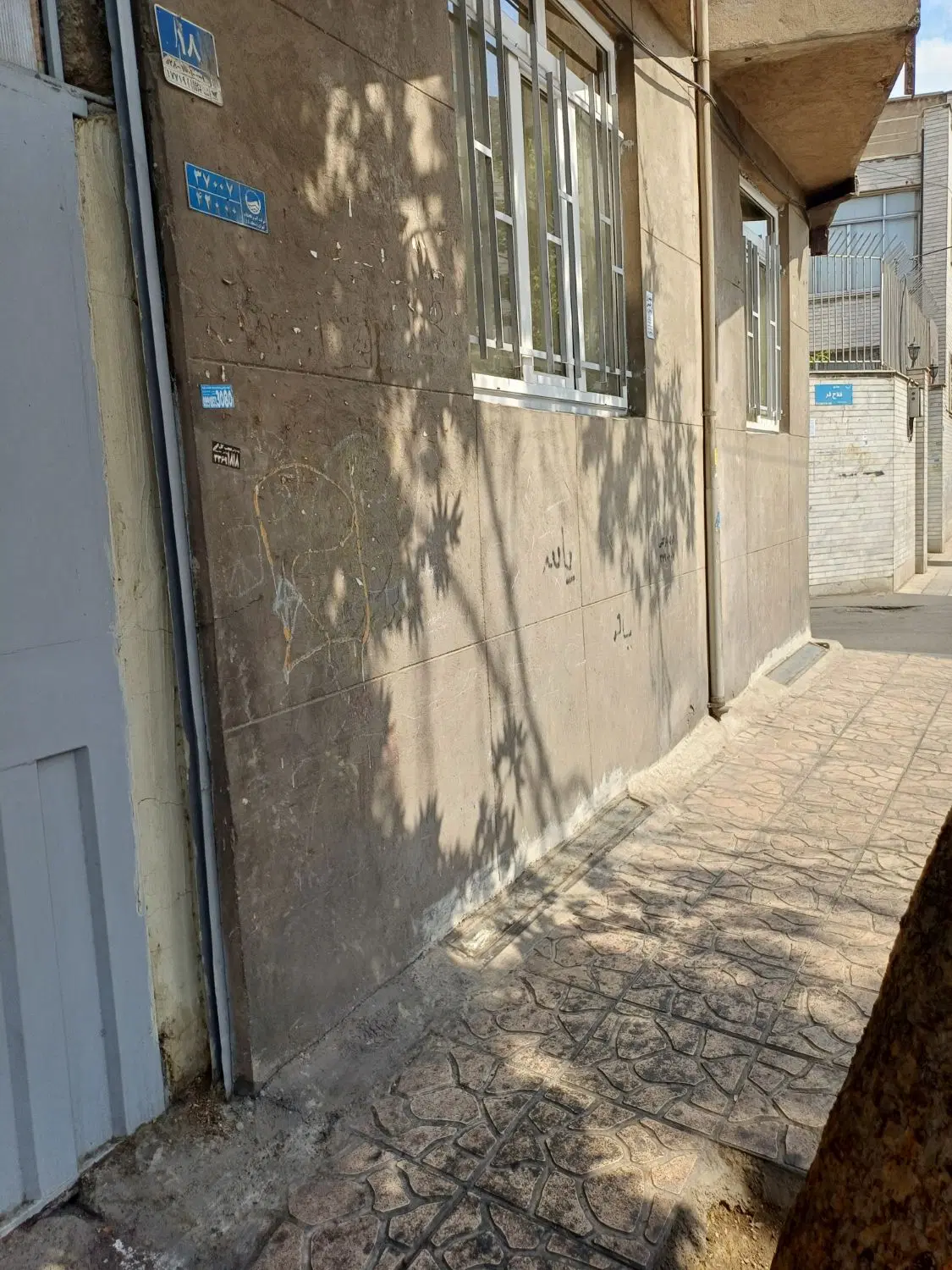 خونه ویلایی سه طبقه بازسازی شده قابل سکونت