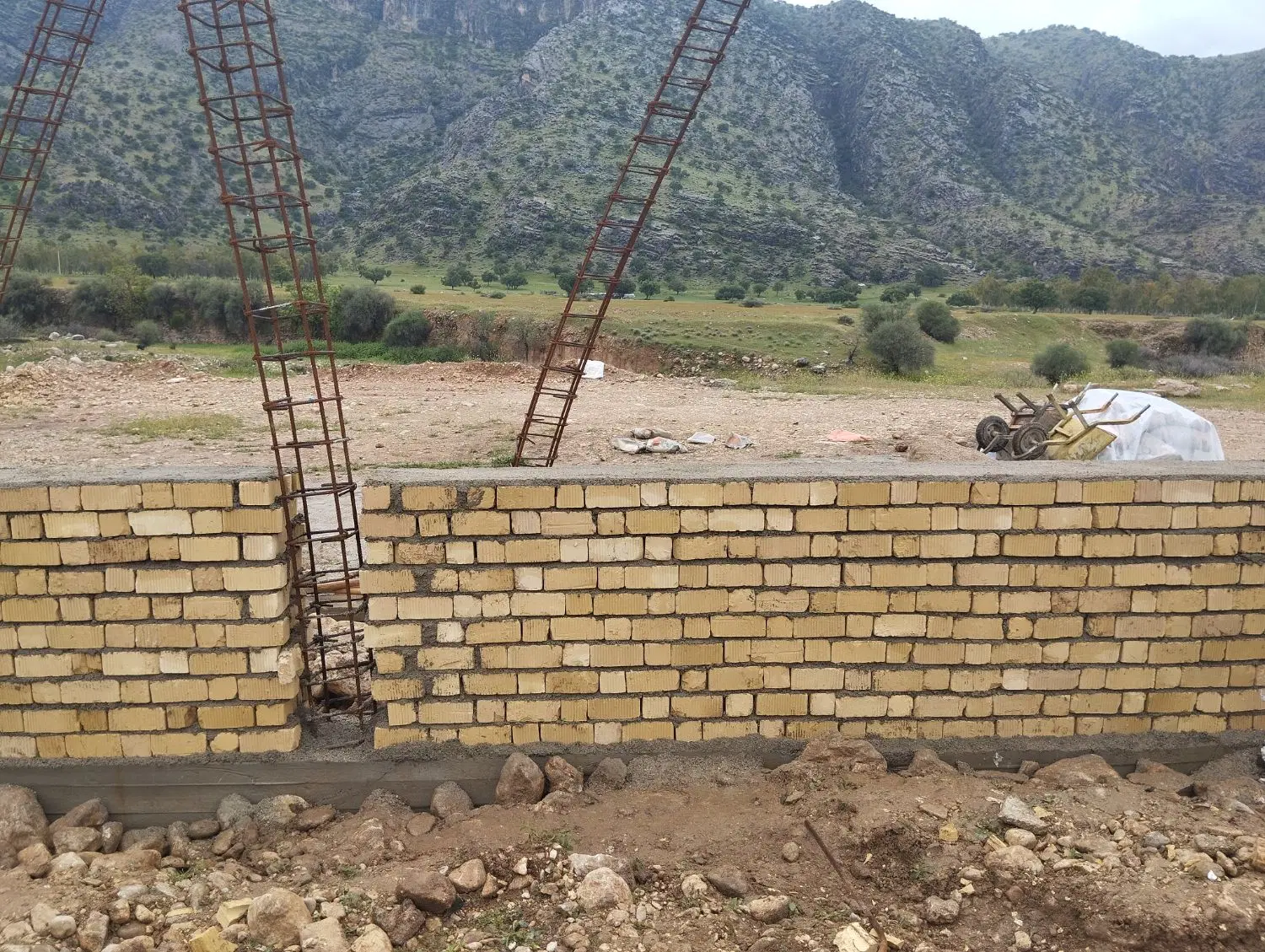 خانه نیمه ساخته