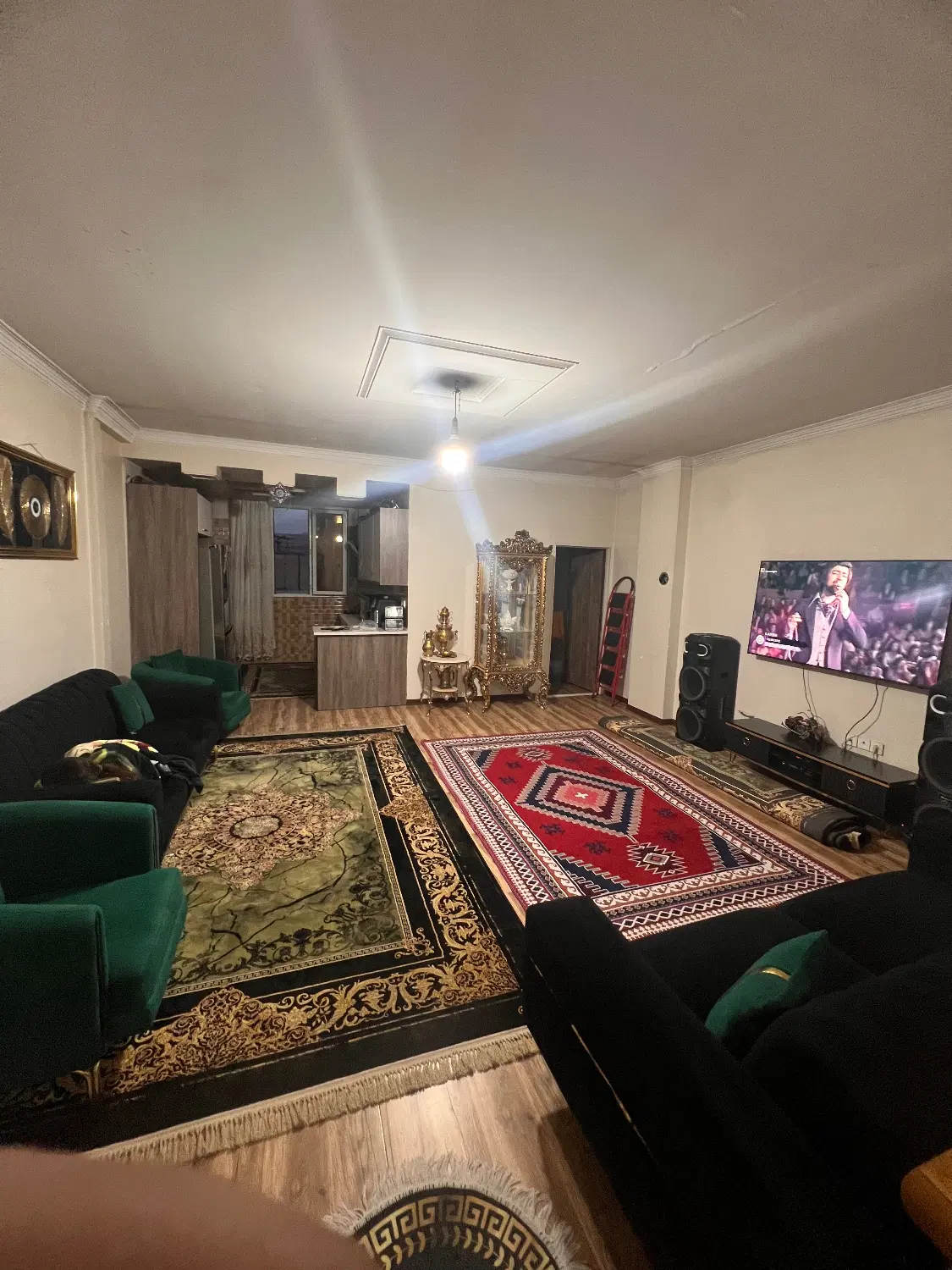 85متر دو خواب آسانسور دار سالن مربع خوش نقشه