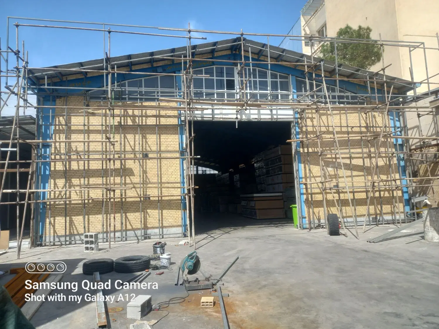 کارگاه مبل کوبی نجاری یا انبار