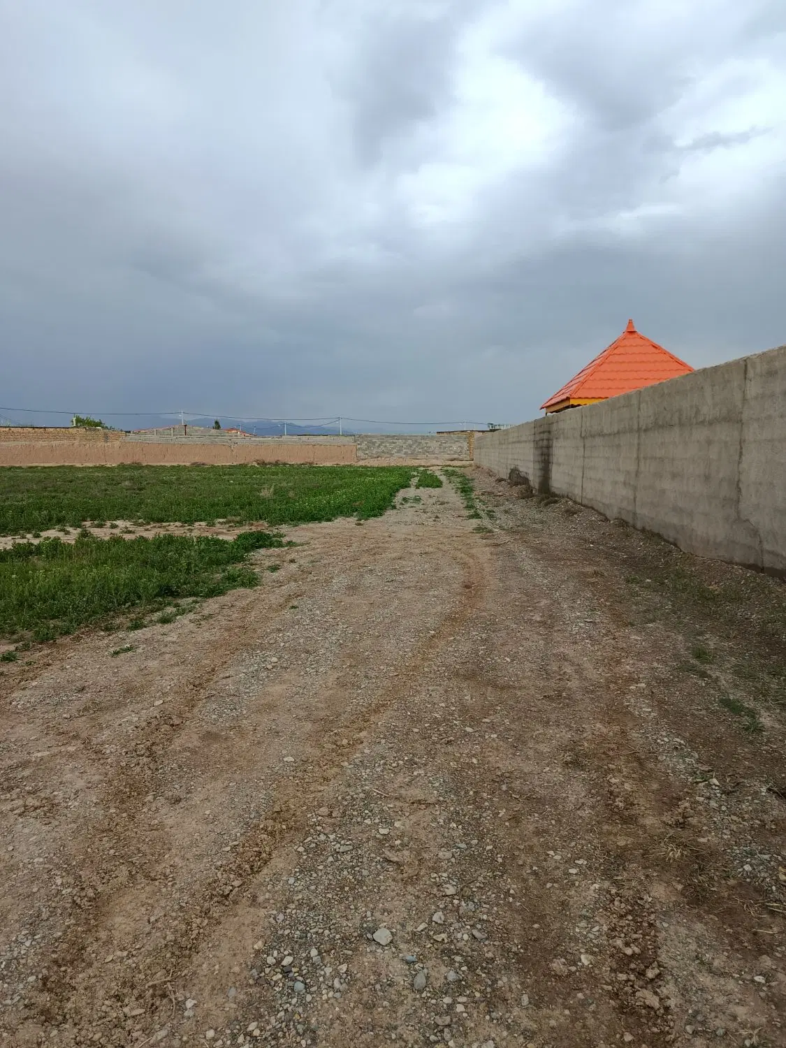 زمین ۵۰۰ متری شاهنامه