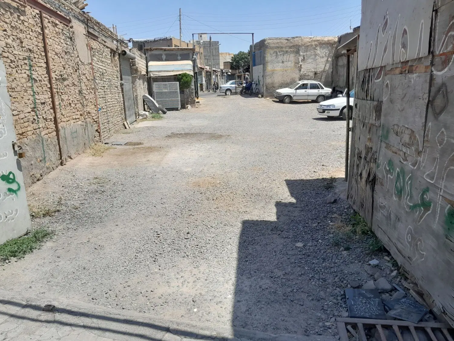 زمین چهار دیواری