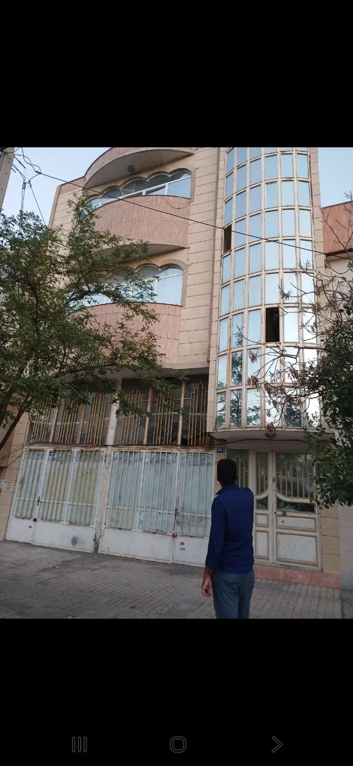 آپارتمان ۱۳۰ متر جاهدشهر