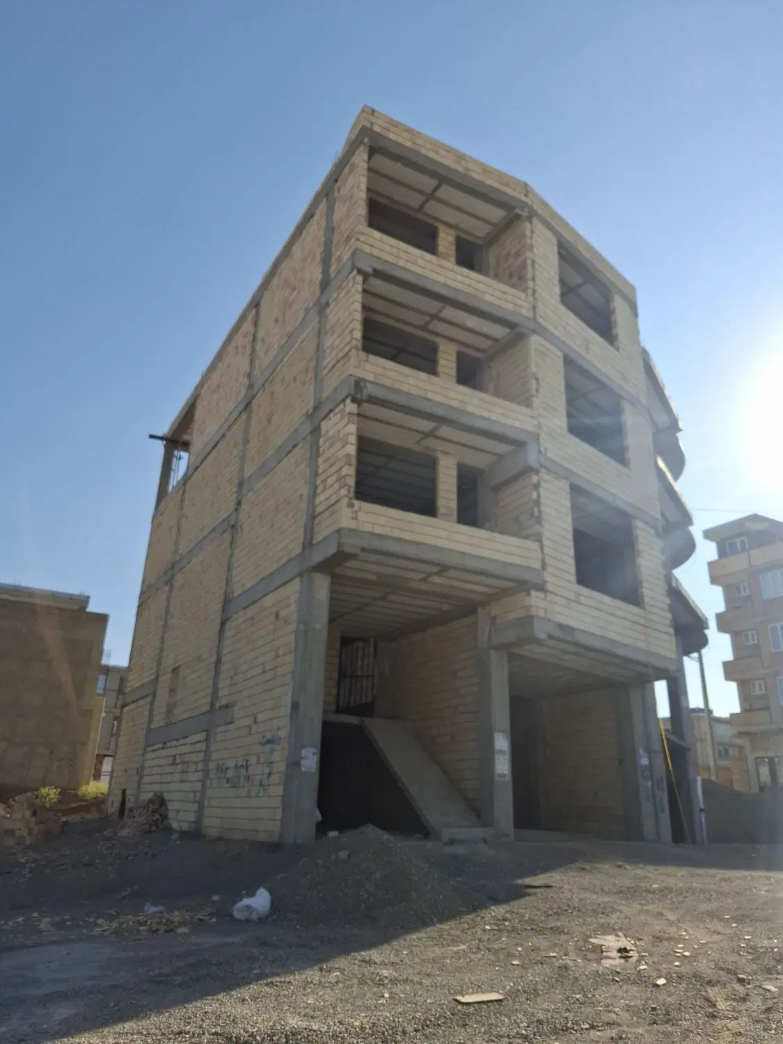 اسکلت تجاری در شهرک شاهد فاز دو ، موقعیت بی نظیر