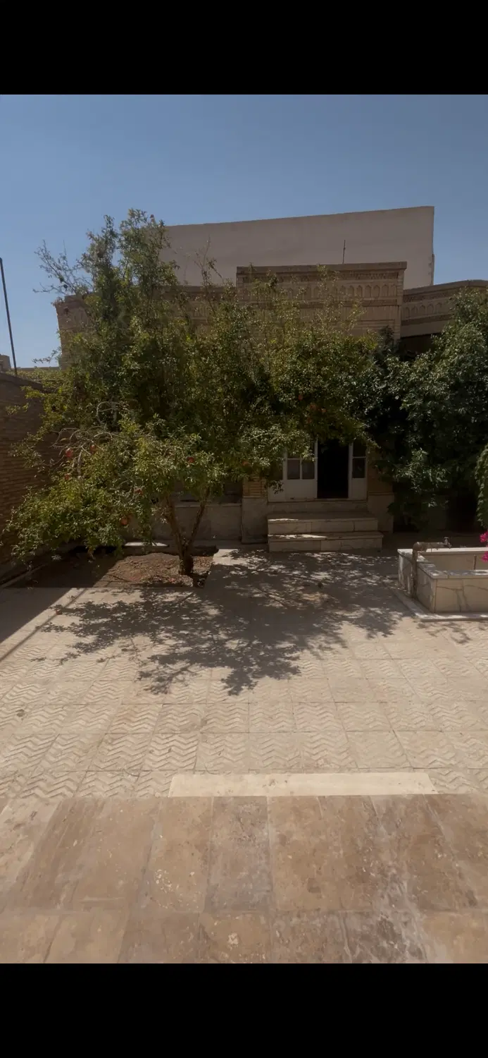همکف ۴۰۰ متری مناسب اداری ومسکونی کاشانی