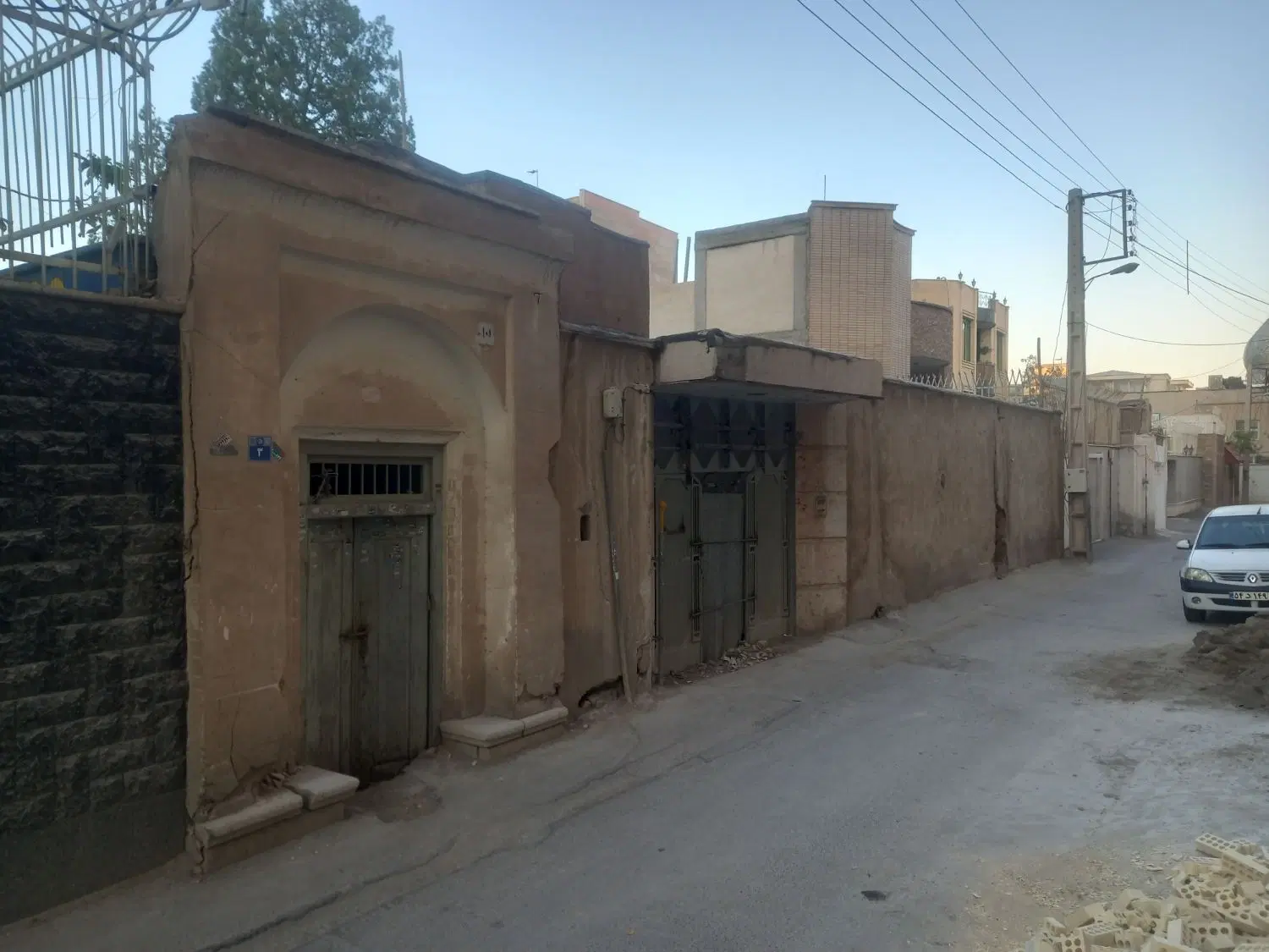 خونه کلنگی ، دو کله پلاک دوم خیابان سروش