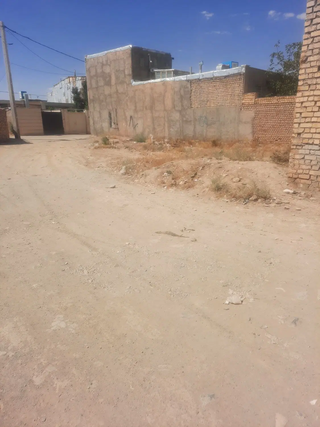 زمین به متراژ ۱۶۱مترمتری ۱۰ملیون