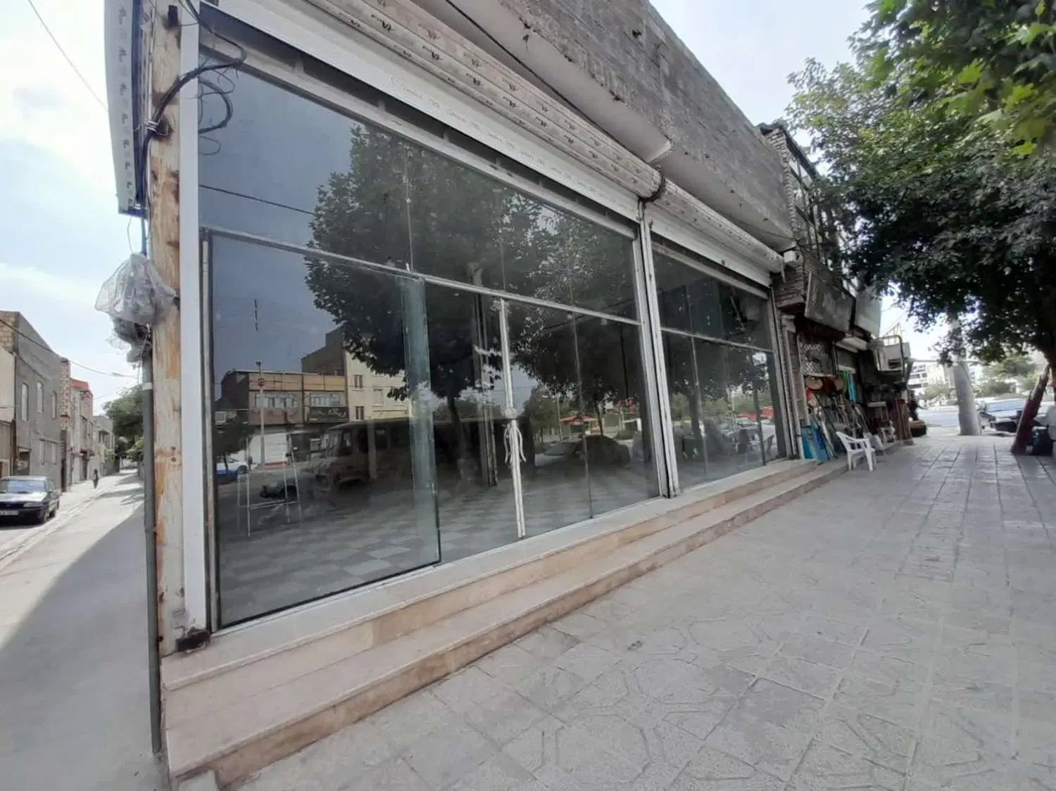 اجاره مغازه ۲۲۰ متری