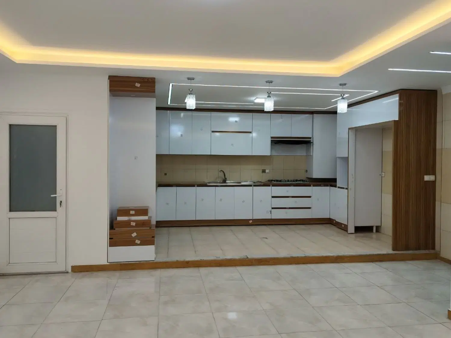 آپارتمان سه خوابه تک واحدی