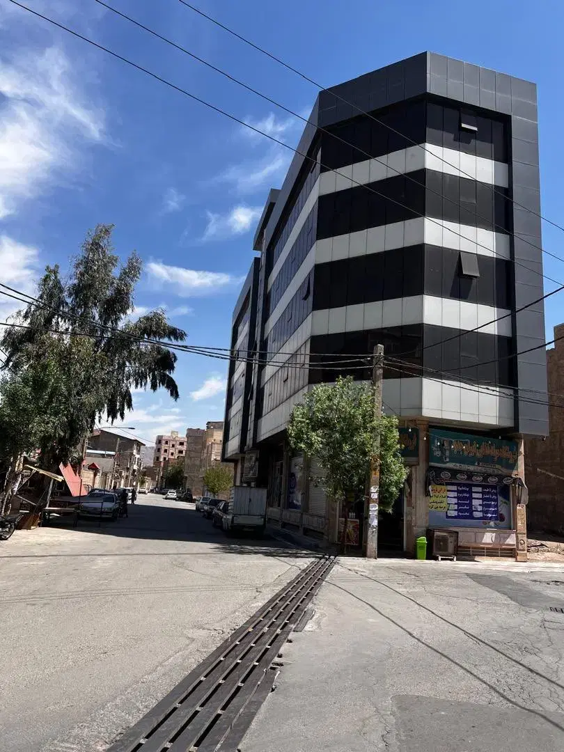 مغازه تجاری ۱۰۰ متری دو بر