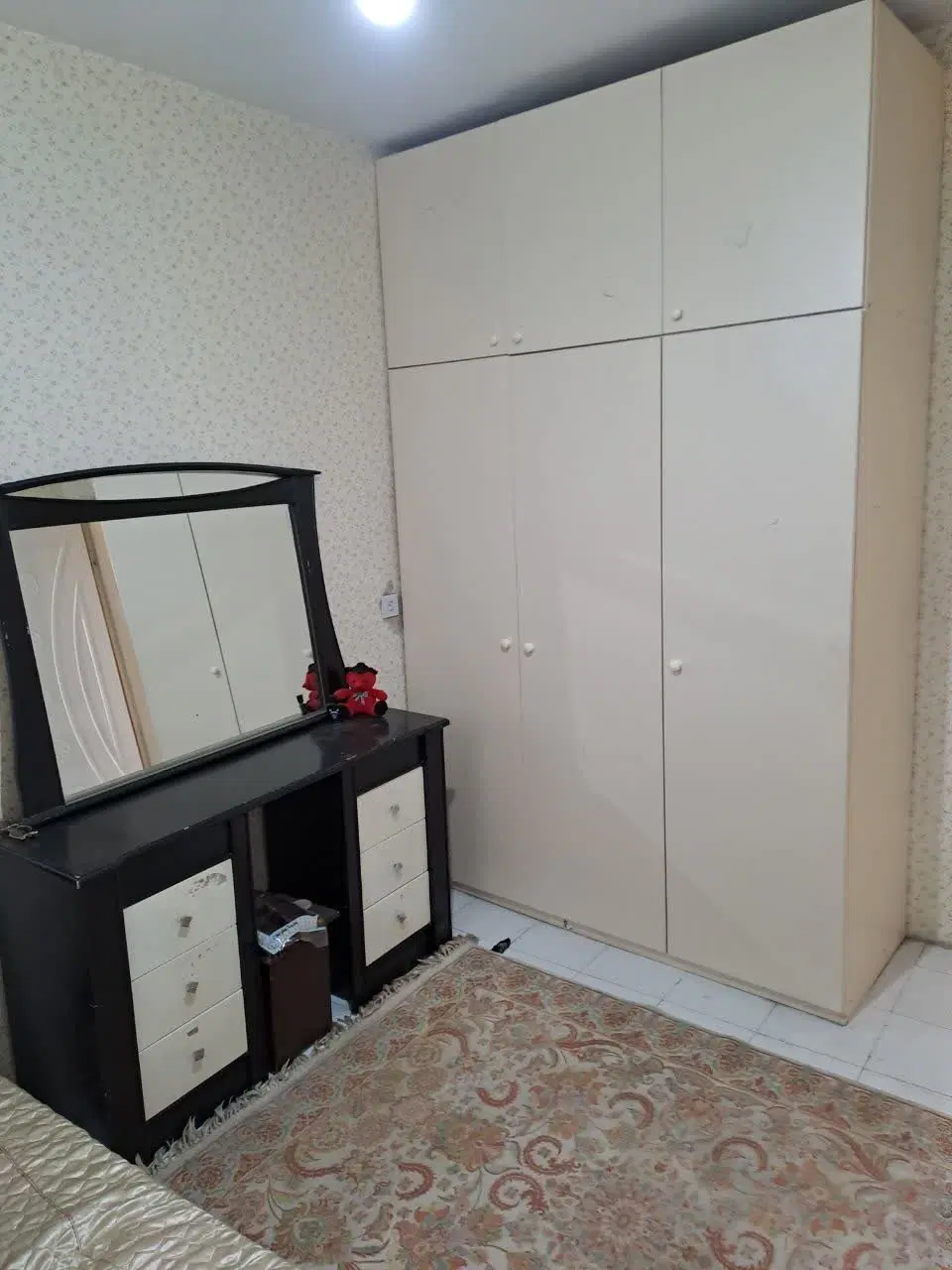 همخونه منزل بی حاشیه وآرام