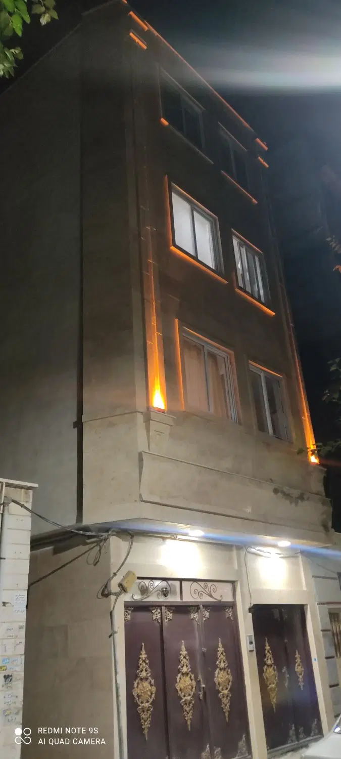 خانه دو نیم طبقه کامل  با پارکینگ در نعمت آباد