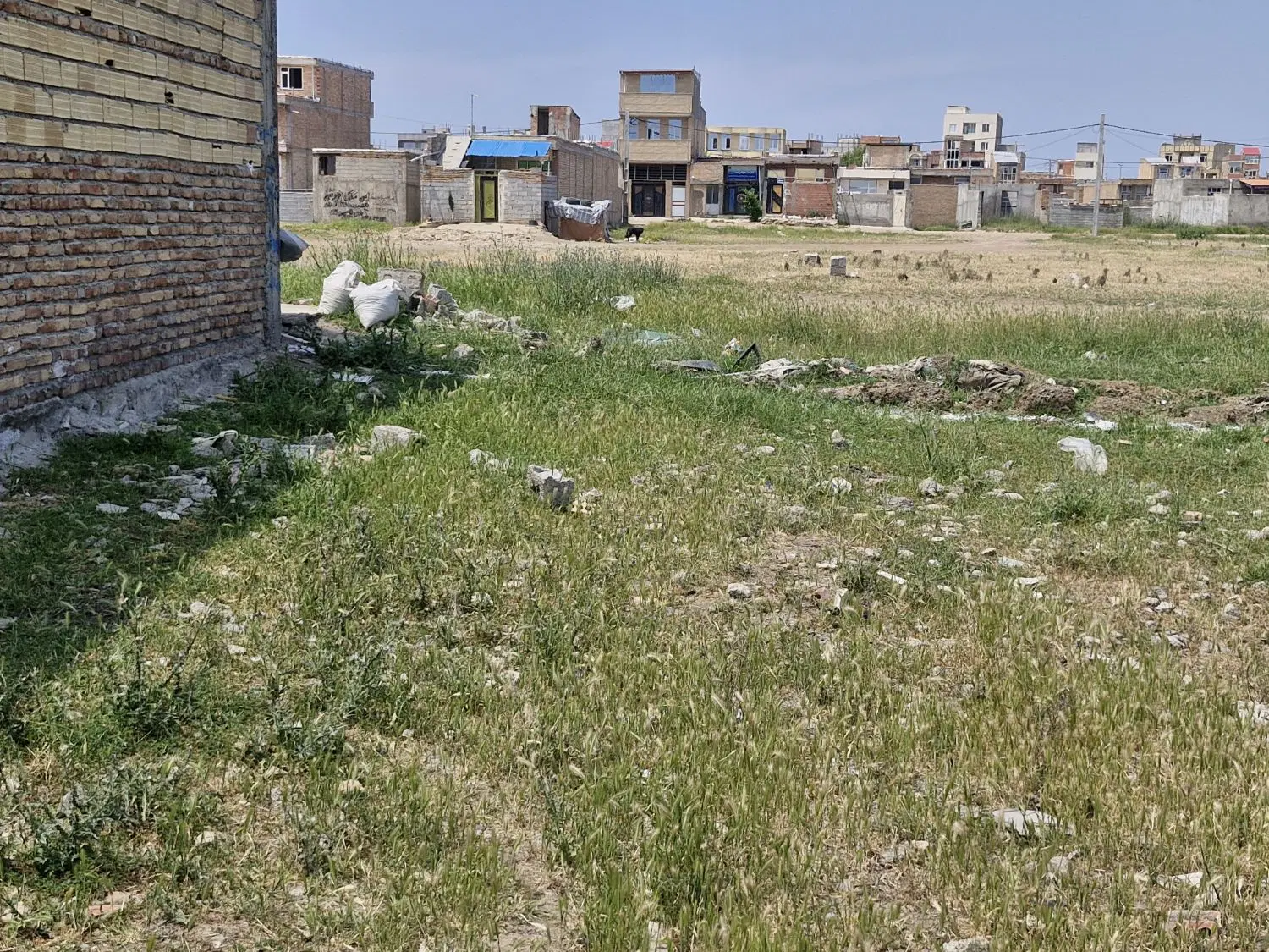 زمین مسکونی ۱۰۰ متر چسبیده ساخت ایثارگران