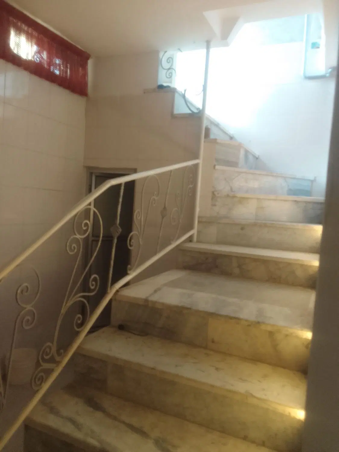 زیر زمین حاشیه خیابان