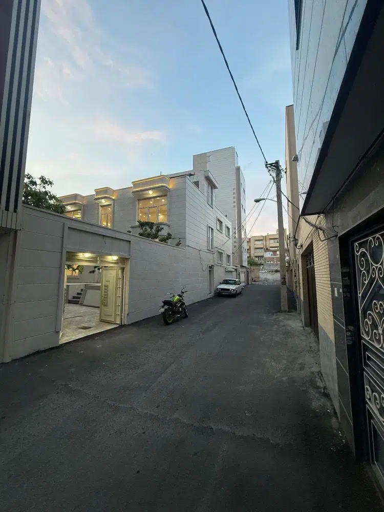 حیاط لوکس در دامپزشکی شنب غازان