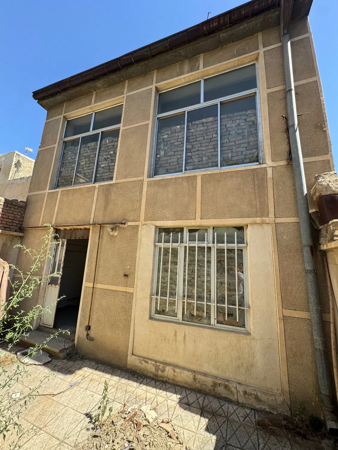 فروش ملک ۱۷۶ متری مناسب انباری بر شورشورا ارومیه