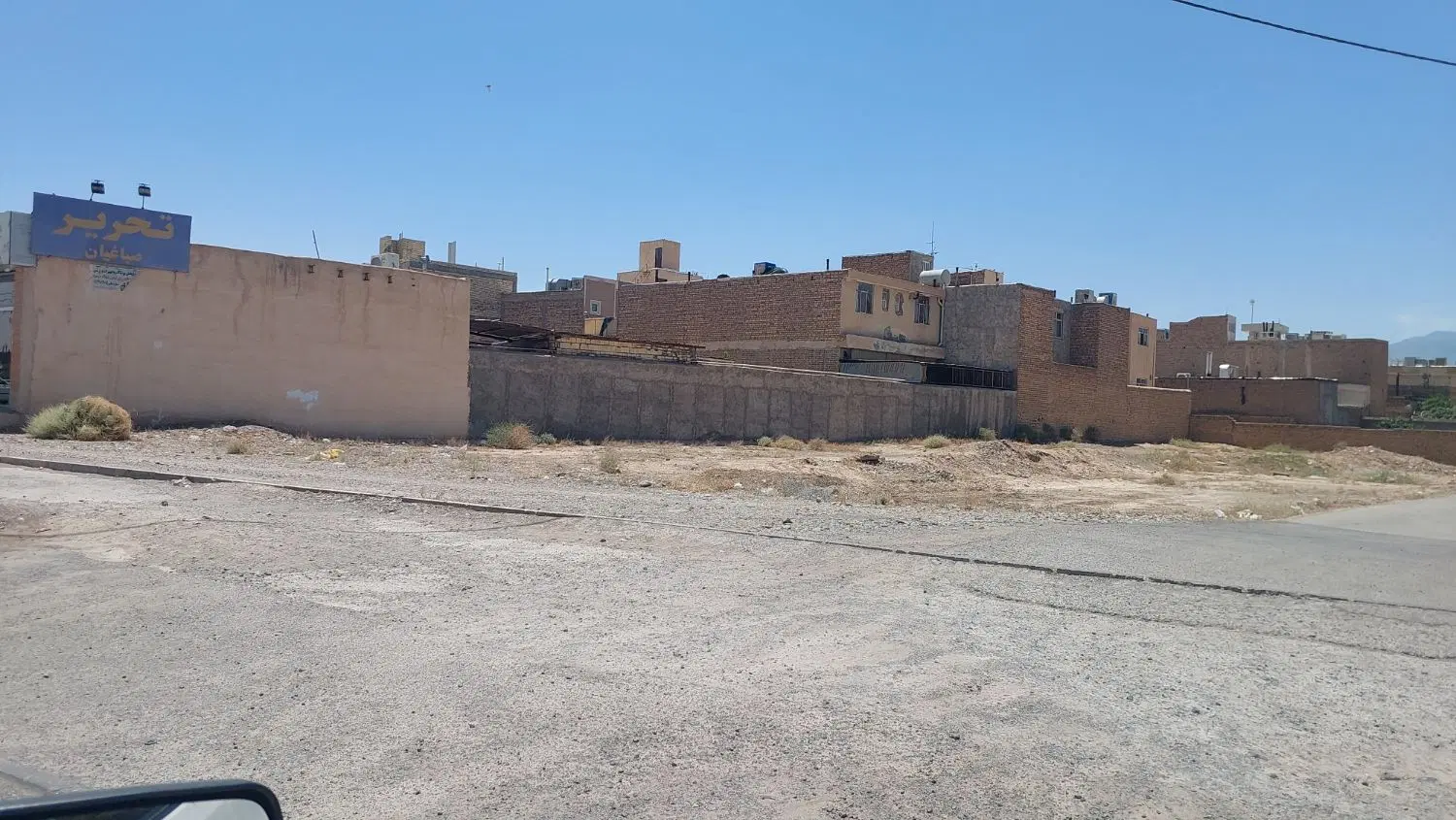 زمین بر  اول جاده راوند نزدیک خ معمار