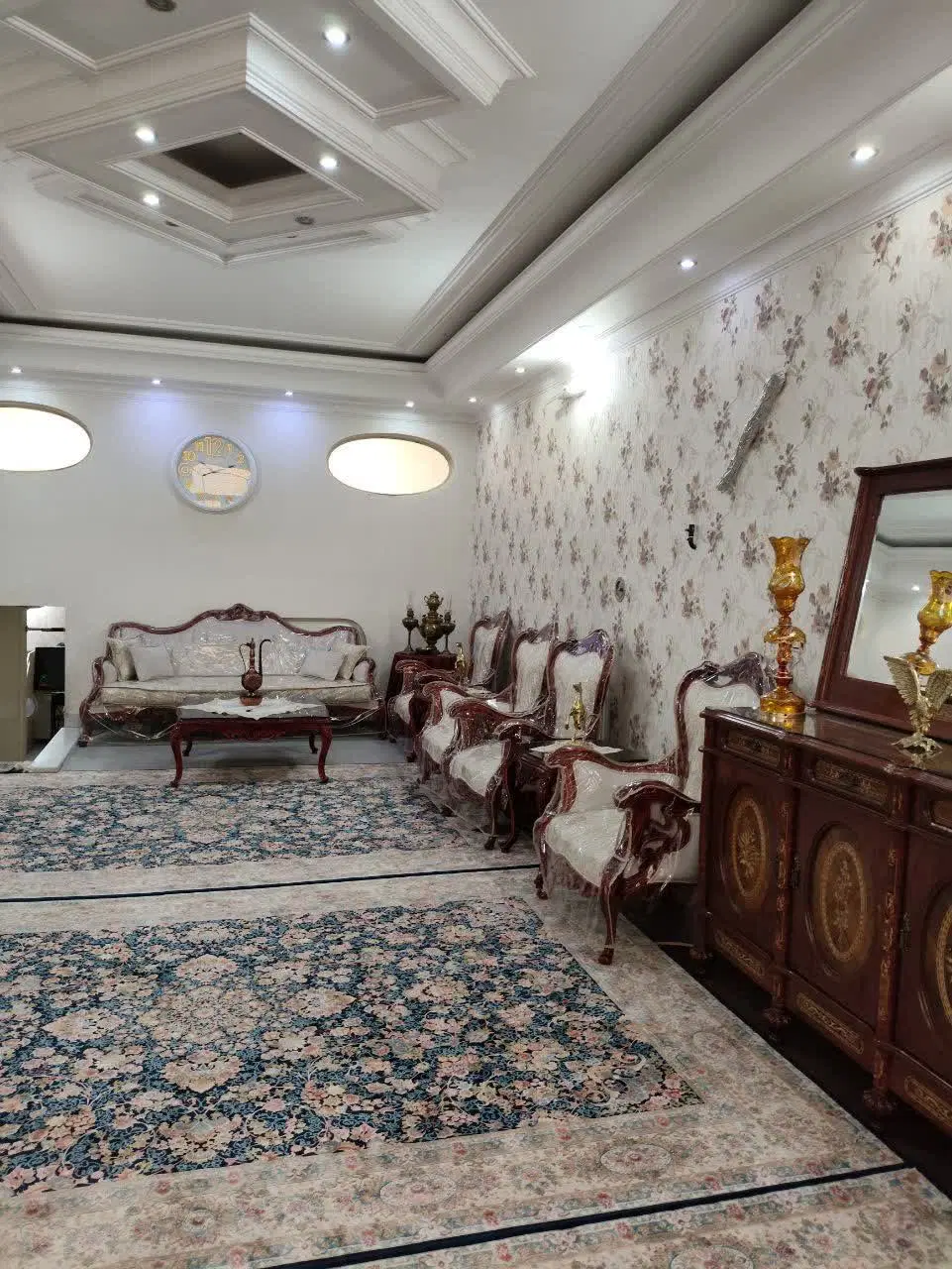 منزل دربستی سه طبقه ویلایی